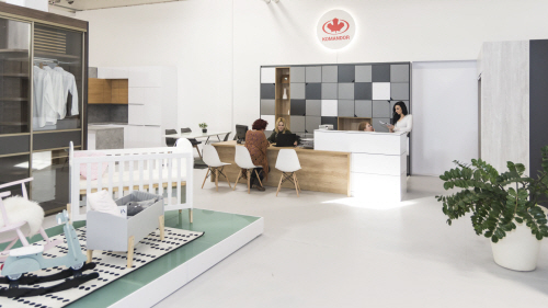 Dokončenie showroomu Komandor